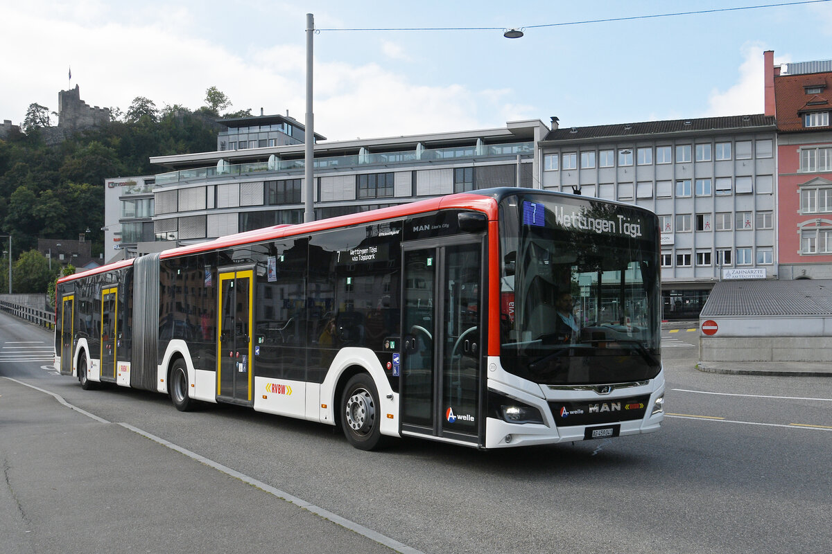 MAN Lions City Hybridbus 311, auf der Linie 7, f�hrt am 29.09.2025 zur Haltestelle beim Bahnhof Baden.
