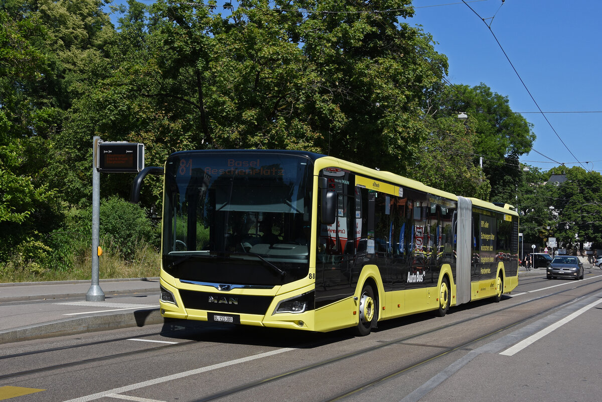 MAN Lions City Hybridbus 88 der AAGL, auf der Linie 81, durchf�hrt am 29.05.2026 die Haltestelle St. Alban Tor Richtung Endstation am Aeschenplatz. Aufnahme Basel.