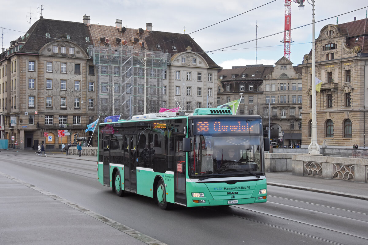 MAN Lions City der Margarethen Bus AG, auf der Linie 38, überquert die Mittlere Rheinbrücke. Die Aufnahme stammt vom 30.01.2022.