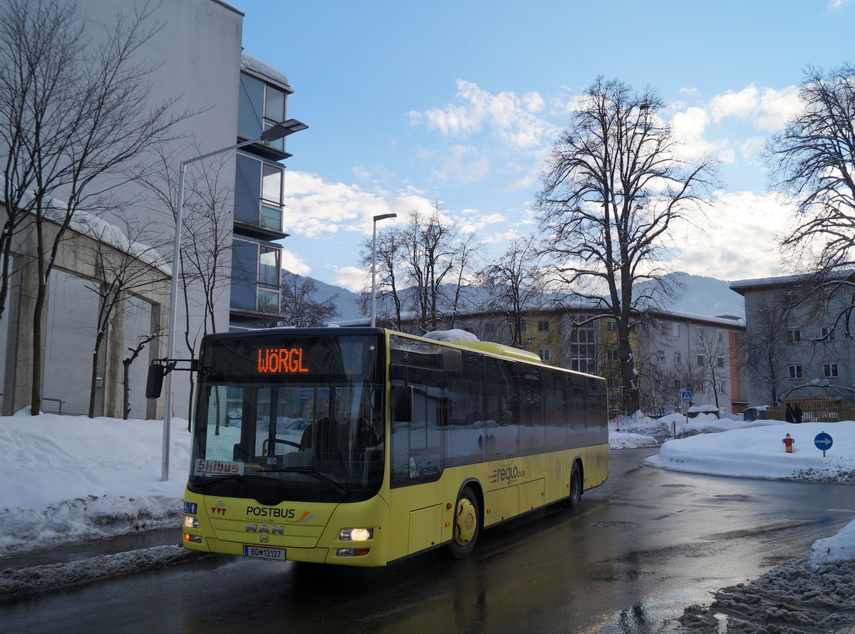 MAN Lion's City der ÖBB-Postbus GmbH (BD-13137) erreicht in Kürze sein Ziel, den Hauptbahnhof von Wörgl (Tirol), 27.01.2019.