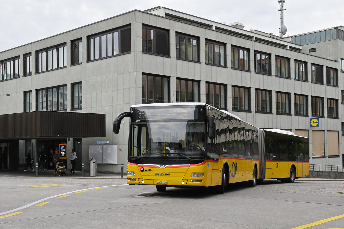 MAN Lions City der Post, auf der Linie 354, f�hrt am 08.09.2025 zur Haltestelle beim Bahnhof Baden.