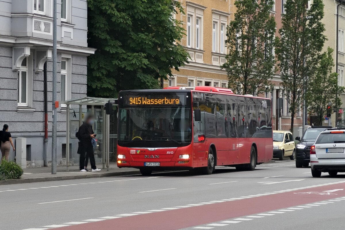 MAN Lion's City von Regionalverkehr Oberbayern (M-RV 1516) als Linie 9415 an der Haltestelle Rosenheim Innstraße. Aufgenommen 3.6.2022.