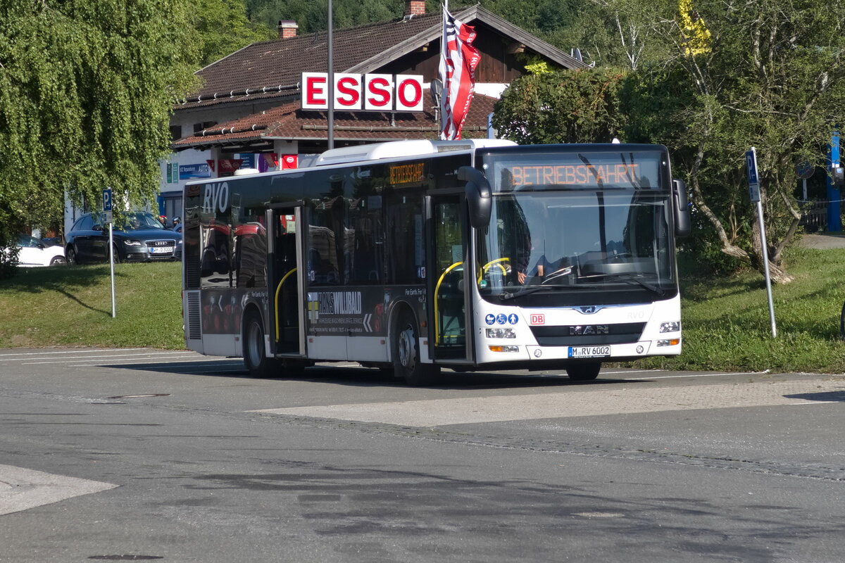 MAN Lion's City von Regionalverkehr Oberbayern (M-RV 6002) in Kochel Bhf. Aufgenommen 30.8.2022.