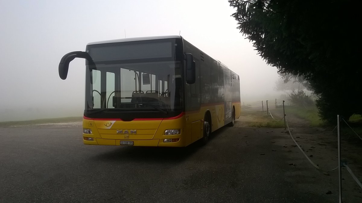 MAN Lion's City SO108199 wartet im Nebel auf seinen nächsten Einsatz als 126 oder 127. Hier zu sehen am Busdepot Wolfwil am 22.10.2016