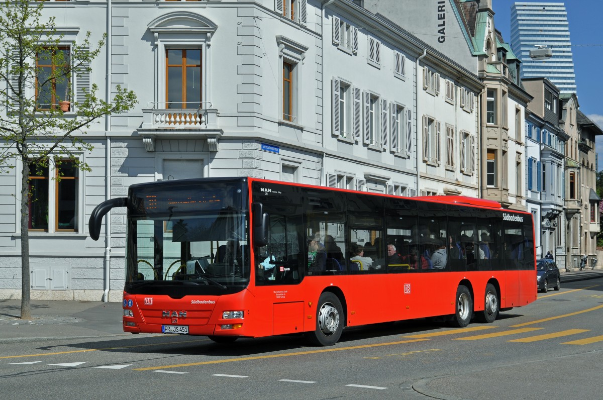 MAN Lions City von SüdbadenBus auf der Linie 38 fährt zur Haltestelle am Wettsteinplatz. Die Aufnahme stammt vom 18.04.2015.