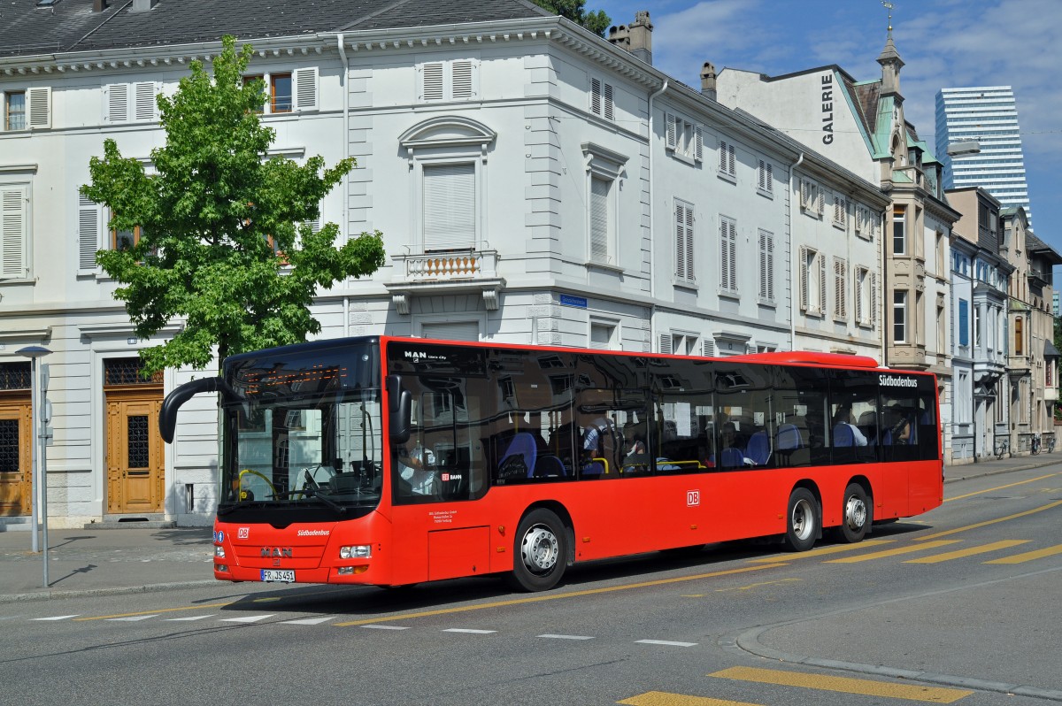 MAN Lions City von Südbadenbus auf der Linie 38 fährt zur Haltestelle am Wettsteinplatz. Die Aufnahme stammt vom 11.06.2015.