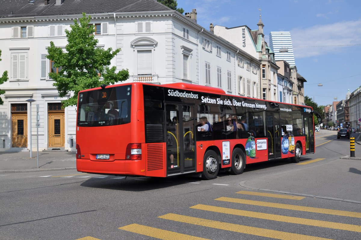 MAN Lions City von Südbadenbus auf der Linie 38 verlässt die Haltestelle am Wettsteinplatz und fährt Richtung Rosengartenweg. Die Aufnahme stammt vom 11.06.2015.