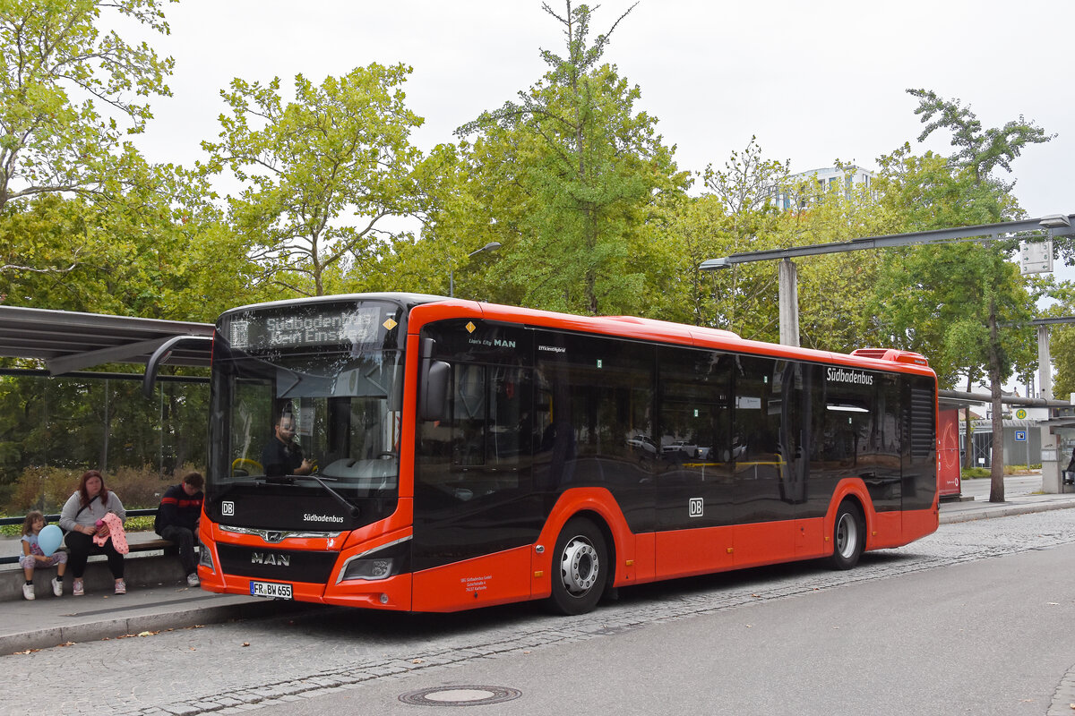 MAN Lions City von S�dbadenbus wartet am 24.08.2026 an der Haltestelle beim Bahnhof L�rrach.