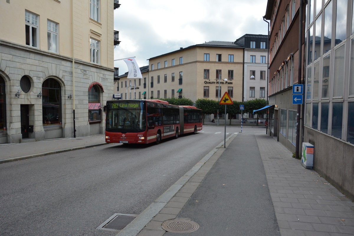 MAN Lion's City (XWB 037) fährt am 13.09.2014 auf der Linie 787 nach Lina hage. Aufgenommen in Södertälje.