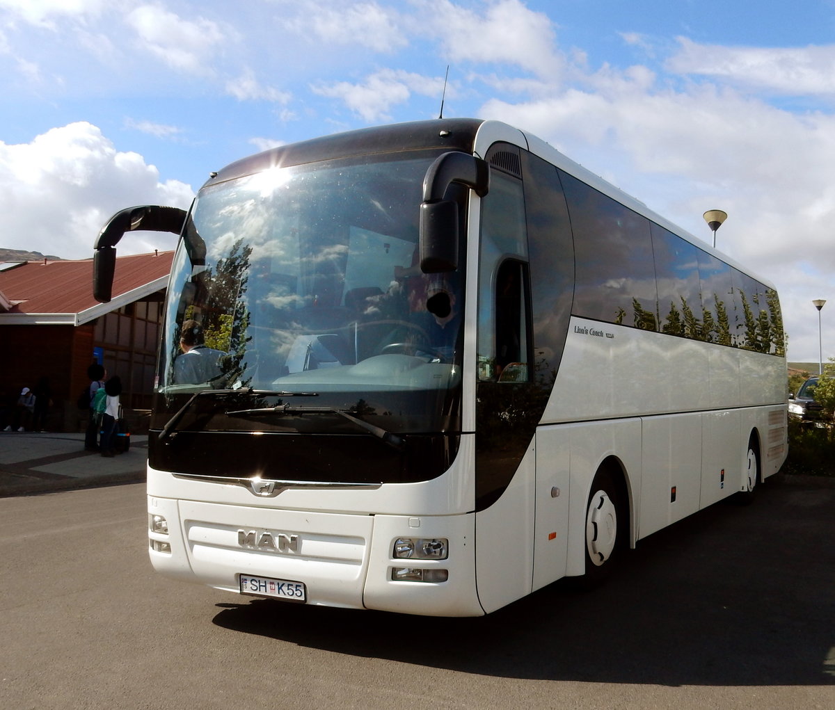 MAN Lions Coach am 16.06.19 am Strokkur auf Island