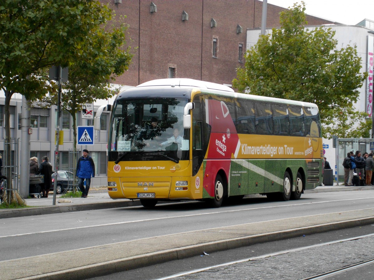 MAN Lion's Coach im Auftrag der Firma Flixbus nach Frankfurt am Main am Hauptbahhof Düsseldorf.(13.10.2013) 