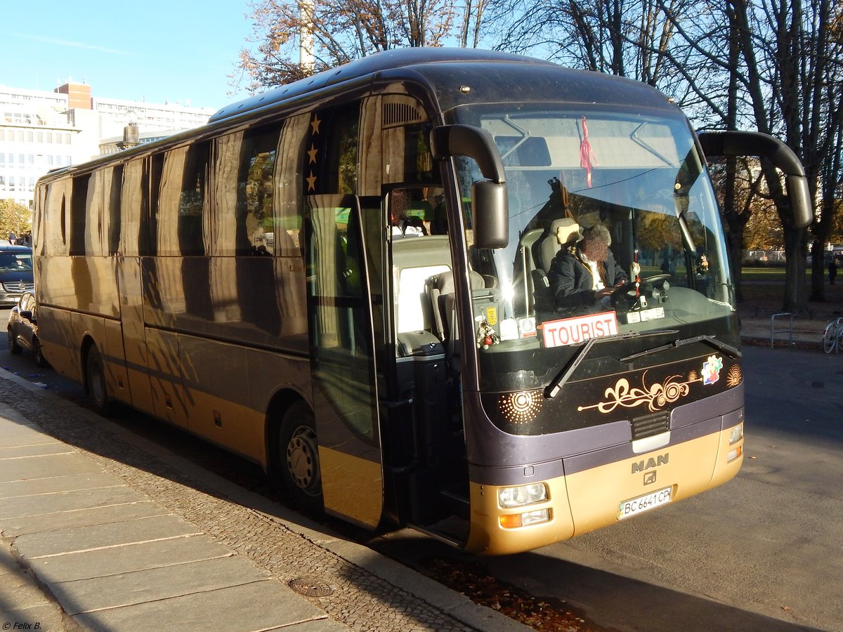 MAN Lion's Coach aus der Ukraine (ex Pussack/D) in Berlin am 31.10.2018
