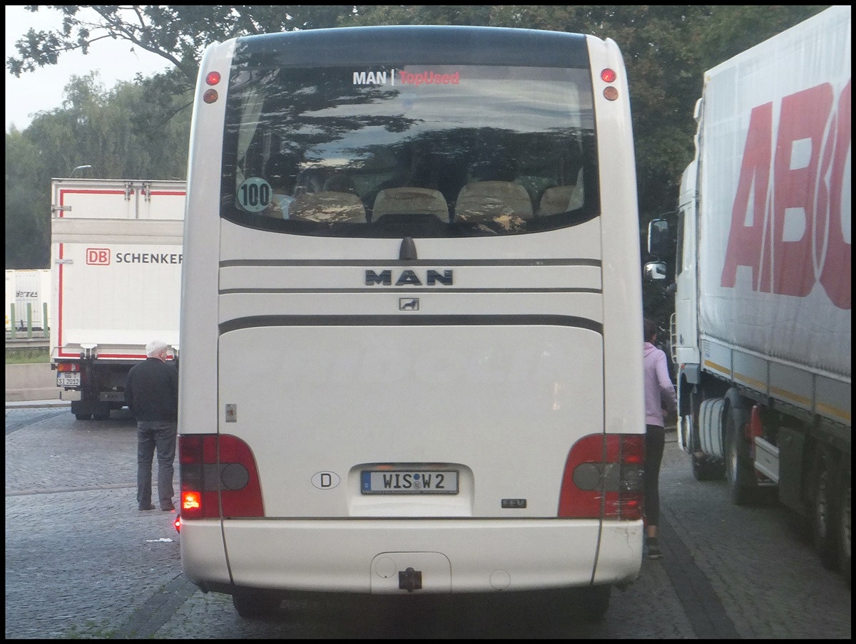 MAN Lion's Coach von Busreisen Wismar aus Deutschland auf einem Rastplatz bei Hamburg am 27.09.2013