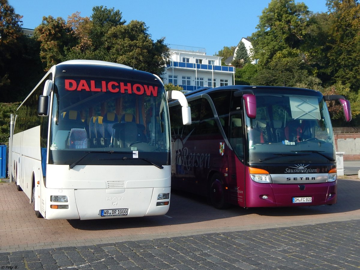 MAN Lion's Coach von Dalichow und Setra 411 HD von Sausner Reisen aus Deutschland im Stadthafen Sassnitz am 04.10.2015