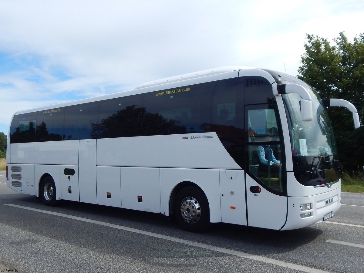 MAN Lion's Coach von DanZaTrans aus der Slowakei in Sassnitz am 11.07.2015