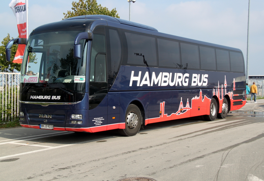 MAN Lion's Coach der Firma Hamburg Bus stand am 13.09.2015 abgestellt in Warnemnde.