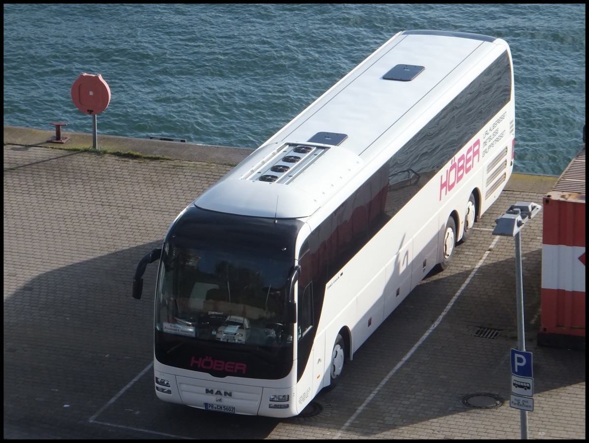 MAN Lion's Coach von Hber-Reisen aus Deutschland im Stadthafen Sassnitz am 27.10.2013