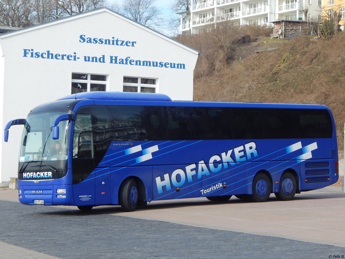 MAN Lion's Coach von Hofacker aus Deutschland im Stadthafen Sassnitz am 27.03.2016