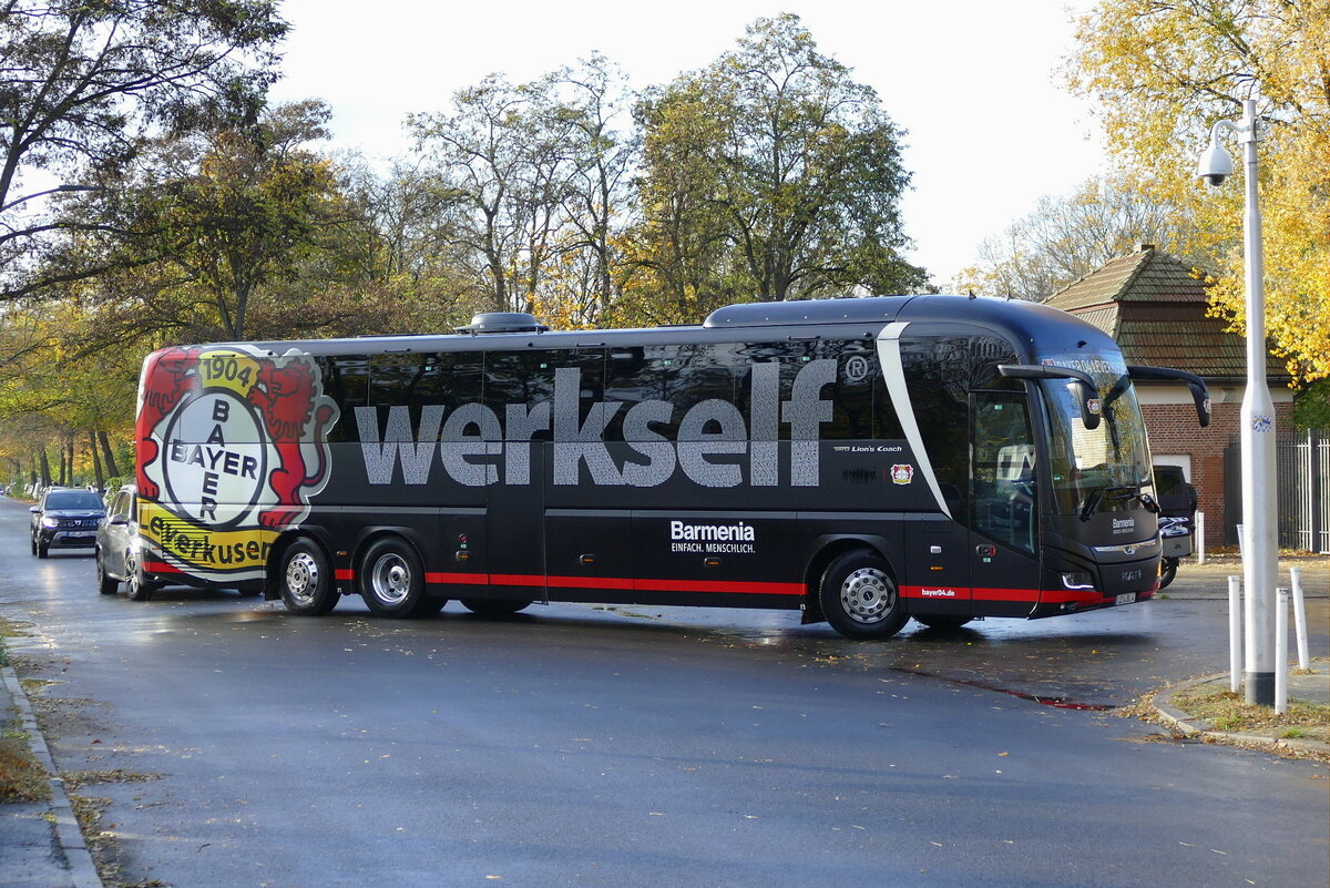 MAN Lion's Coach L - Mannschaftsbus 'Bayer Leverkusen', Berlin im November 2021. (Teambus)