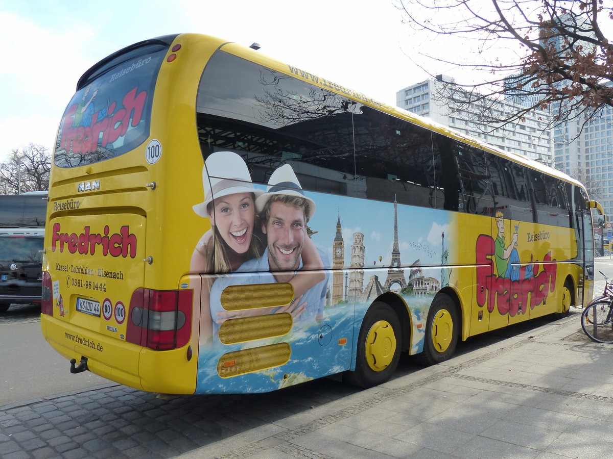 MAN Lion's Coach L von 'Fredrich Reise' am Hardenbergplatz /Berlin, im März 2017.
