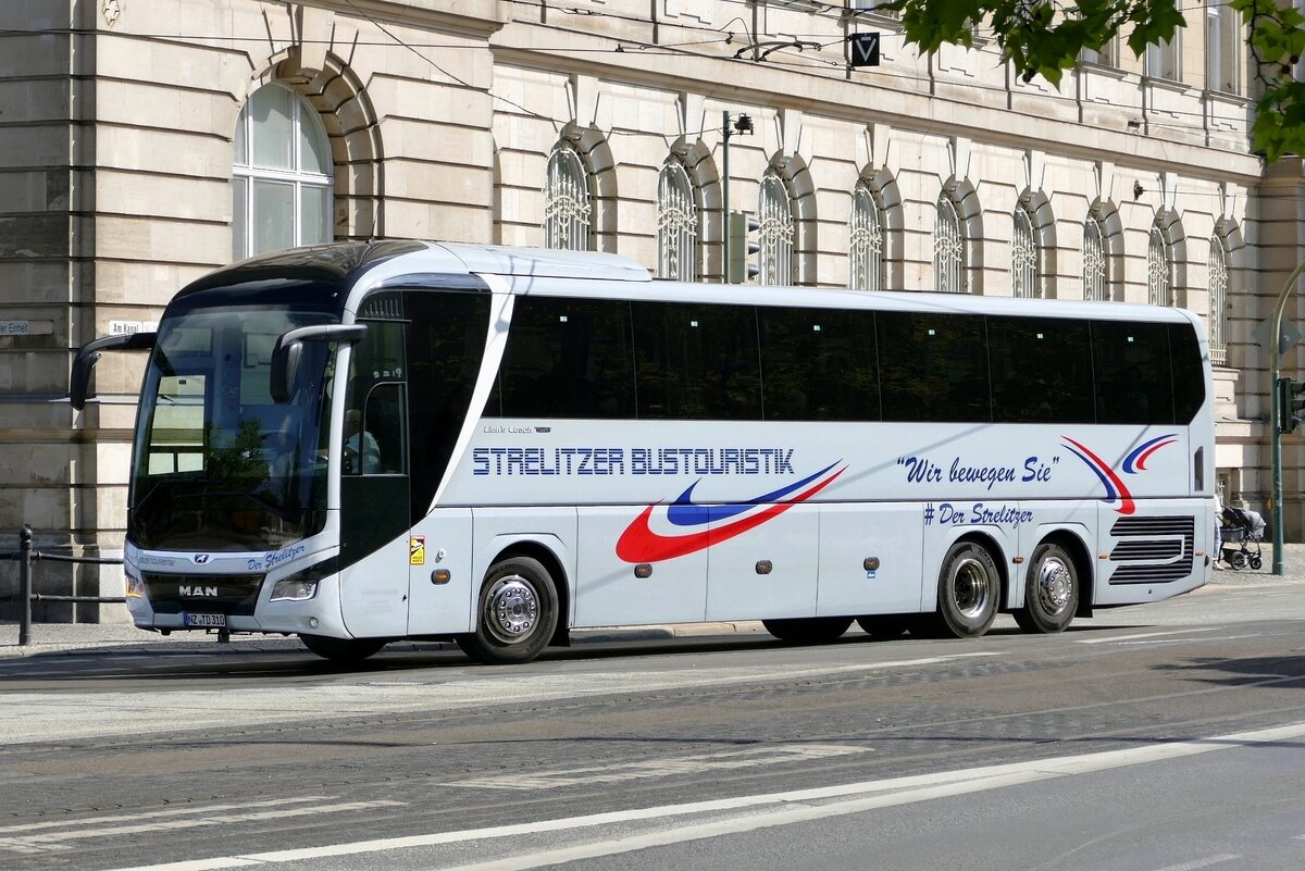 MAN Lion's Coach L von  Strelitzer Bustouristik, Potsdam im August 2022.