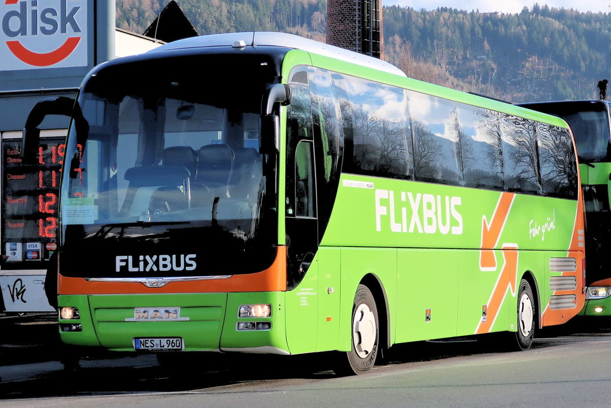 MAN Lion's Coach von Lenhard Reisen für Flixbus an der Haltestelle Innsbruck Südbahnstraße. Aufgenommen 9.3.2018.