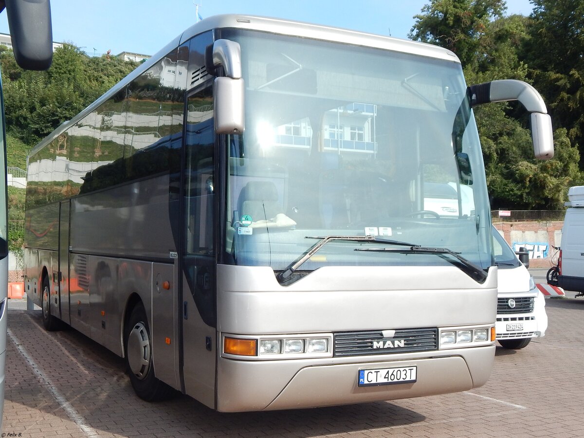 MAN Lion's Coach von Przewóz Osób  Ontour  Kamil Grzybowski aus Polen im Stadthafen Sassnitz am 07.09.2019