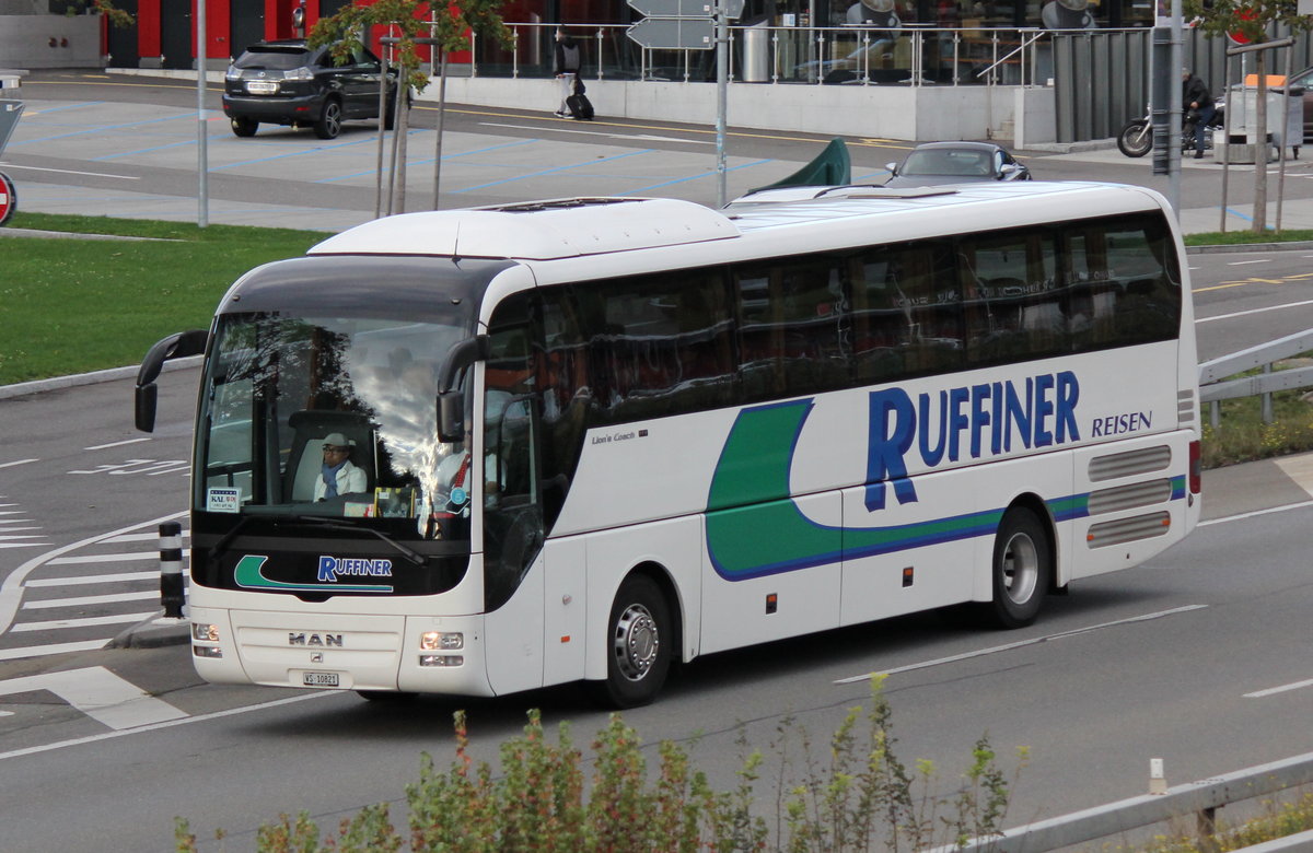 MAN Lion's Coach Ruffiner, près de Berne octobre 2016 

Plus de photos sur : https://www.facebook.com/AutocarsenSuisse/