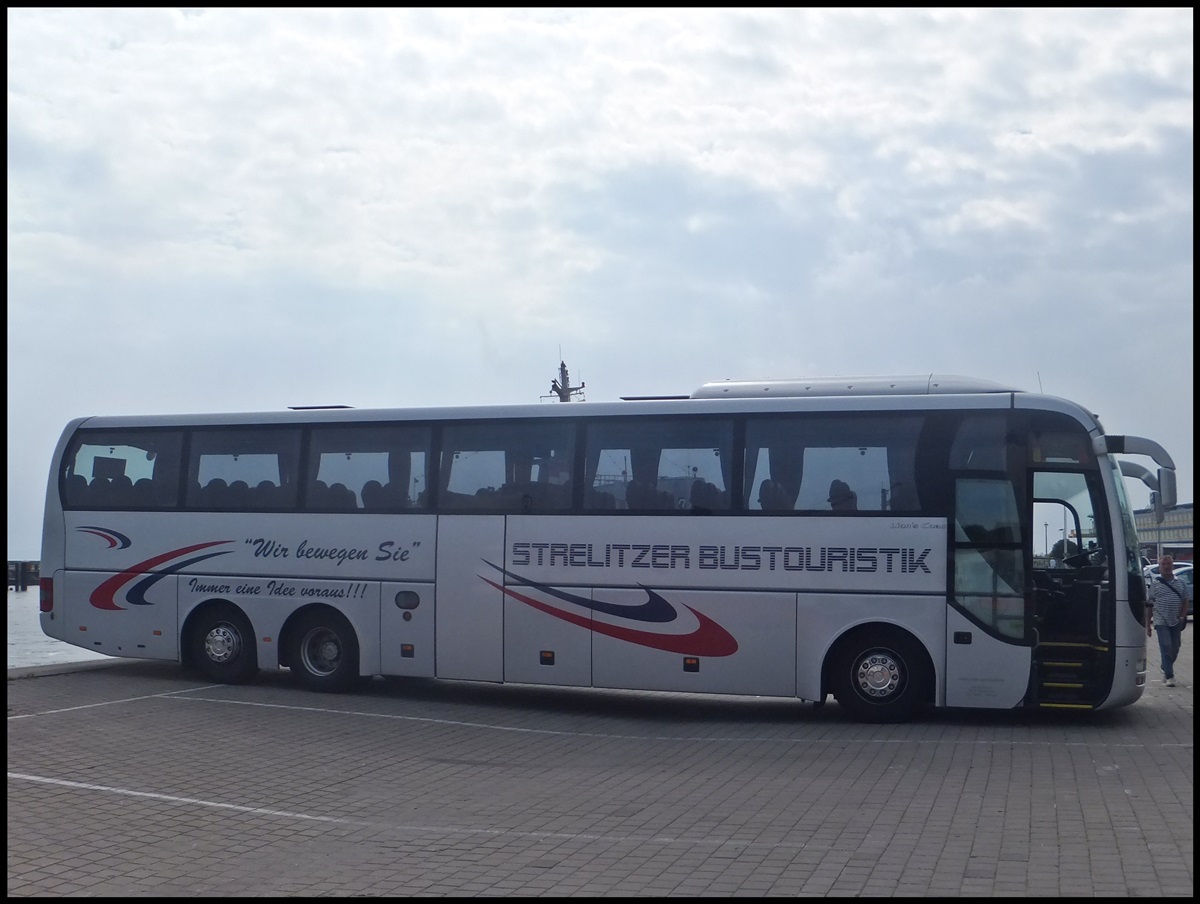 MAN Lion's Coach von Strelitzer Bustouristik aus Deutschland im Stadthafen Sassnitz am 30.08.2013