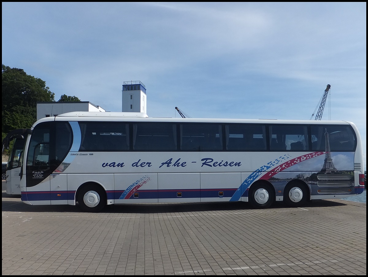 MAN Lion's Coach von Van der Ahe Reisen aus Deutschland im Stadthafen Sassnitz am 24.08.2014