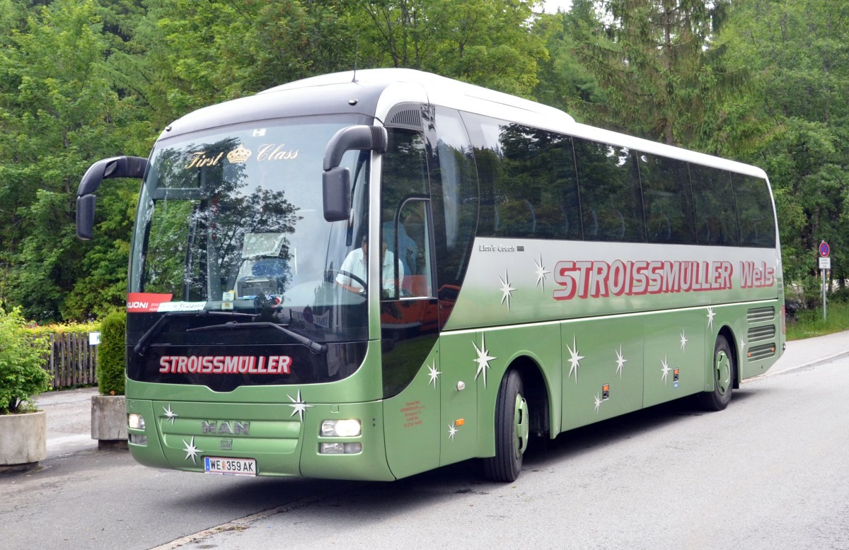 MAN  Lion`s Couch Reisebus von Streusmüller Wels aus Östereich am Eibsee im Juni 2015.