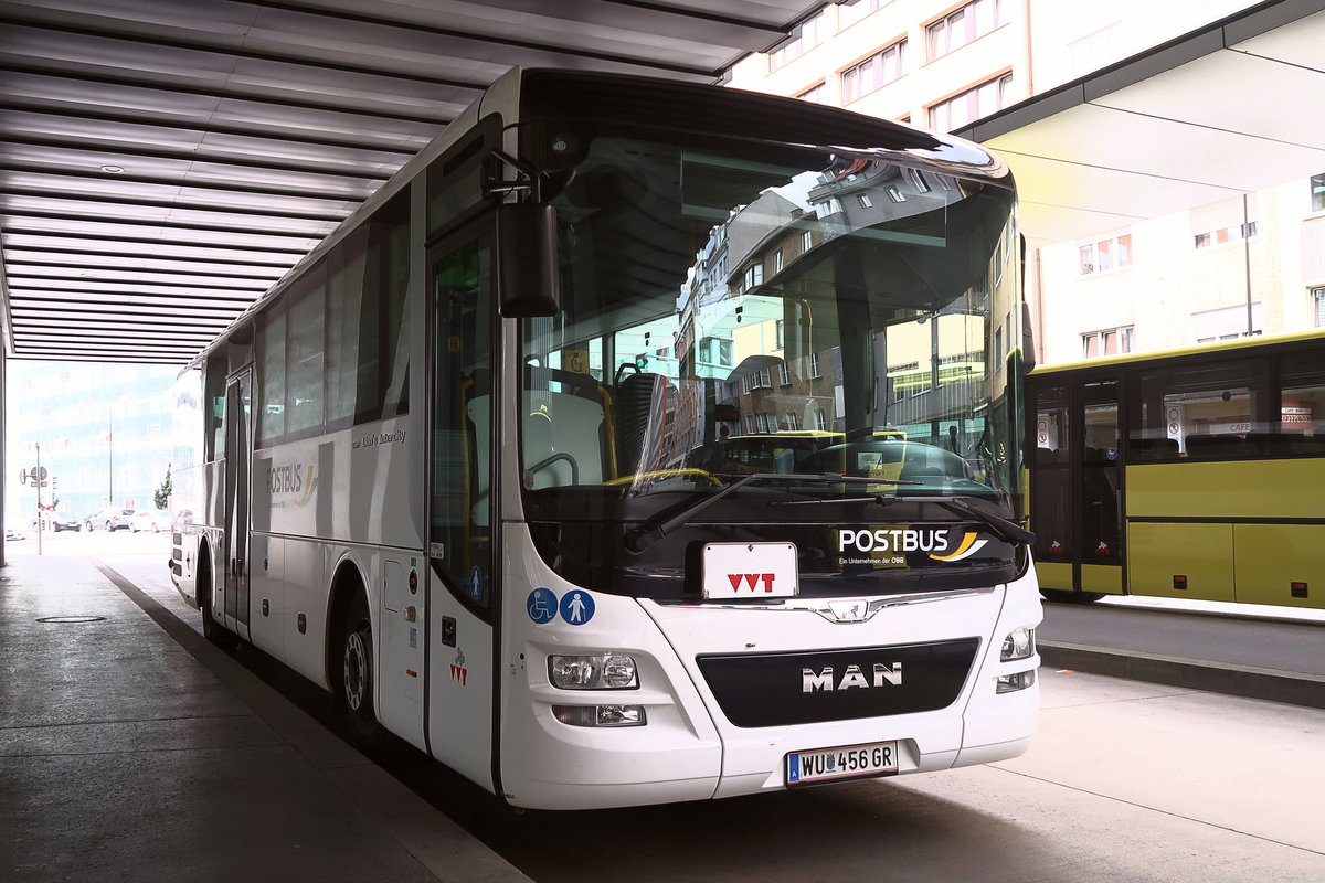 MAN Lion's Intercity von Postbus WU-456GR am Busbahnhof in Innsbruck. Aufgenommen 3.5.2018.