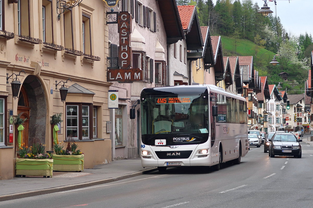 MAN Lion's Intercity WU-456GR von Postbus als Linie 4145 an der Haltestelle Matrei a. Br. Gh Lamm. Aufgenommen 26.4.2018.