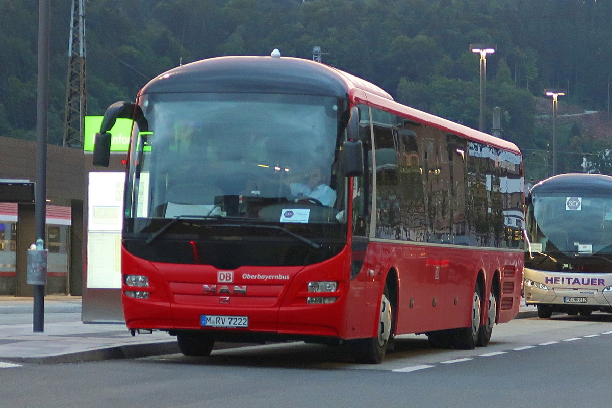 MAN Lion's Regio von DB Oberbayernbus M-RV 7222 als Schienenersatzverkehr an der Haltestelle Kufstein Bahnhof. Aufgenommen 7.8.2018.