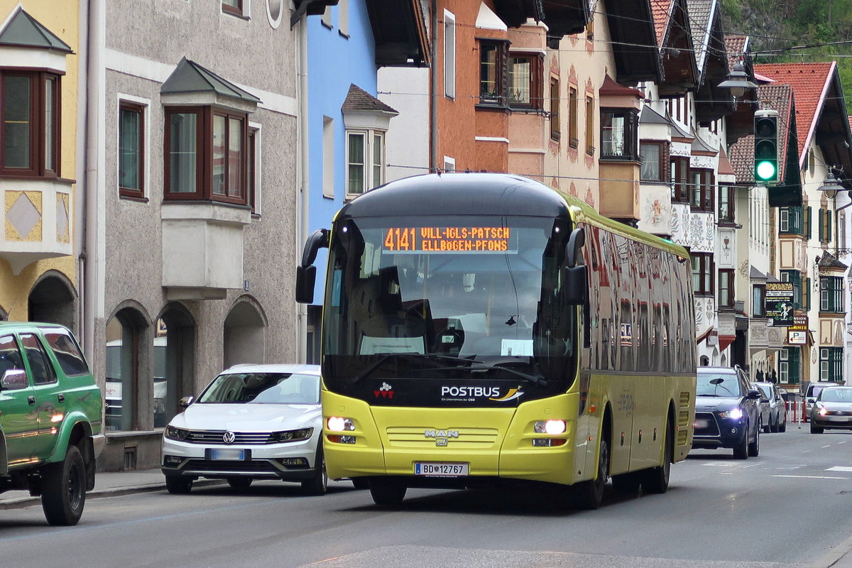 MAN Lion's Regio von Postbus BD-12767 als Linie 4141 in Anfahrt auf die Haltestelle Matrei a. Br. Gh Lamm. Aufgenommen 26.4.2018.