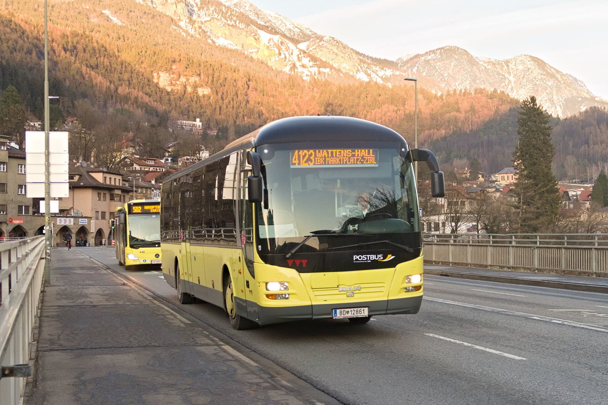 MAN Lion's Regio von Postbus BD-12861 als Linie 4123 auf der Mühlauer Brücke in Innsbruck. Aufgenommen 2.1.2020.