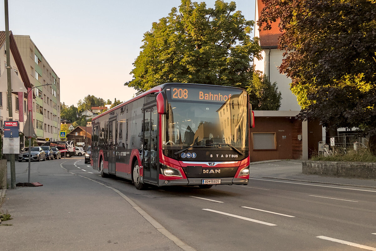 MAN New Lions City von Postbus (BD-15925) als Linie 208 in Dornbirn, Haselstauderstraße. Aufgenommen 17.7.2025.