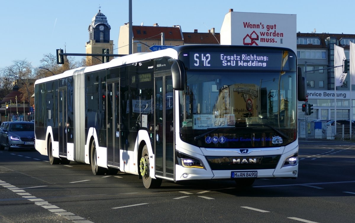 MAN New Lion's City, Reisebus & Omnibusbetrieb ''Reiselust Karsten Brust'', hier im SEV. Berlin-Westend, Anfang Dezember 2020. 