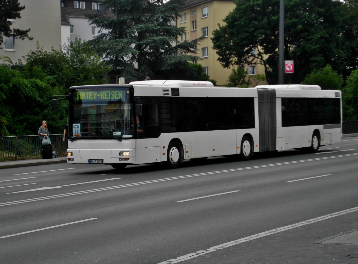 MAN Niederflurbus 2. Generation als SEV für die RE4 Richtung Düsseldorf Hauptbahnhof an der Haltestelle Wuppertal-Elberfeld Historische Stadthalle.(12.7.2014)
