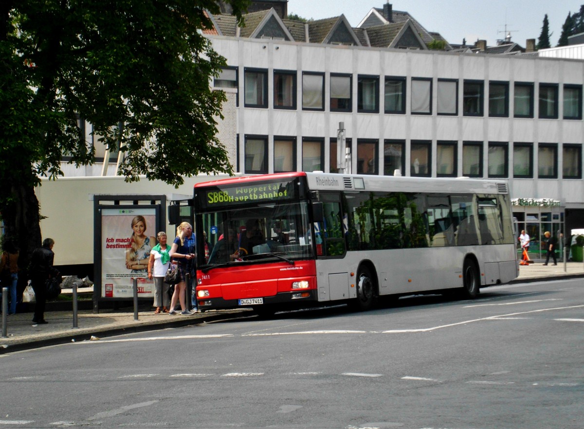 MAN Niederflurbus 2. Generation auf der Linie SB66 nach Wuppertal Hauptbahnhof an der Haltestelle Mettmann Jubiläumsplatz.(12.7.2014)
