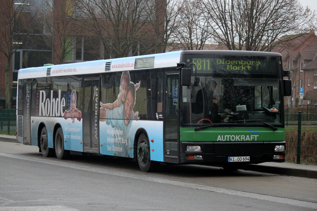 MAN Niederflurbus 2.Generation als Linie 5811 von Burg a.F. Niendorfer Platz,Fehmarn nach Oldenburg(Holst)Markt stand am 20.12.2013 in Burg auf Fehmarn.