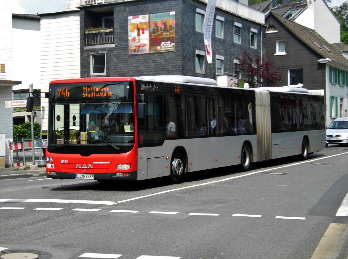 MAN Niederflurbus 3. Generation (Lion's City) auf der Linie 746 nach S-Bahnhof Mettmann-Stadtwald an der Haltestelle Mettmann Jubiläumsplatz.(12.7.2014)
