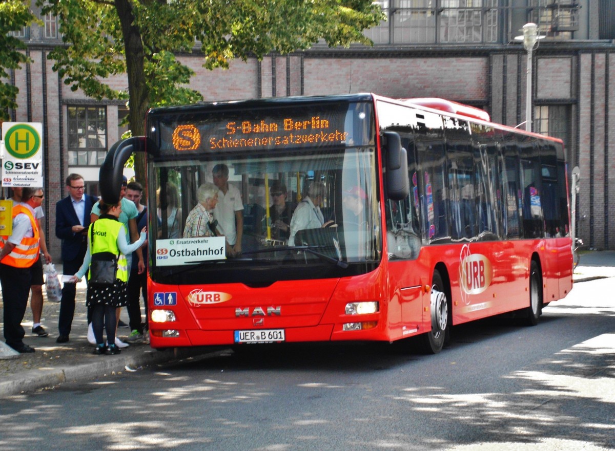 MAN Niederflurbus 3. Generation (Lion's City) als SEV für die S-Bahnlinien 5,7 und 75 Richtung Berlin Ostbahnhof am S+U Bahnhof Berlin Friedrichstraße.(8.8.2014)
