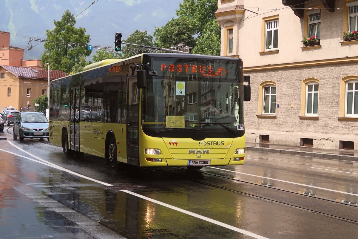 MAN Niederflurbus 3. Generation (Lion's City) von Postbus BD-13360 als Schienenersatz für die Mittenwaldbahn in der Amraser Straße in Innsbruck. Aufgenommen 5.7.2018.