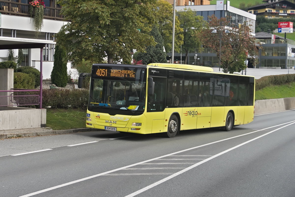 MAN Niederflurbus 3. Generation (Lion's City) von Postbus (BD-13816) als Linie 4051 an der Haltestelle Hopfgarten Berglift. Aufgenommen 2.10.2020.