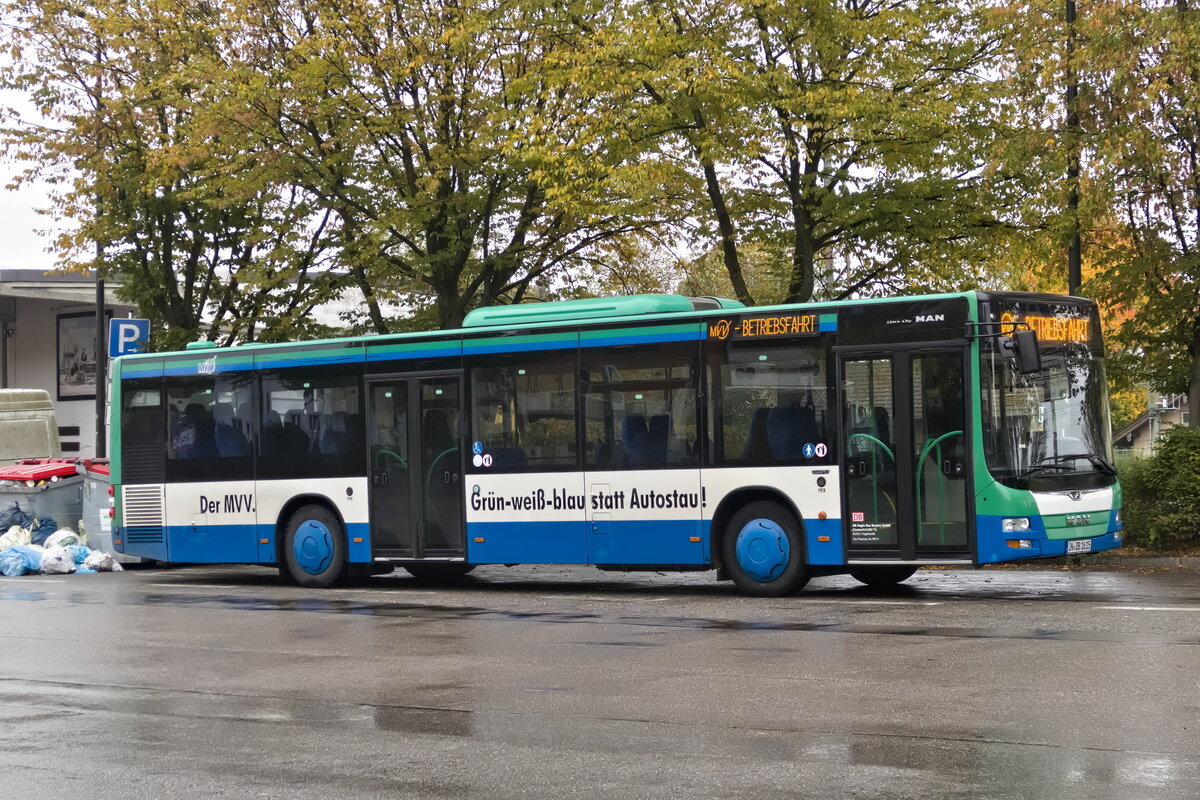 MAN Niederflurbus 3. Generation Lion's City von DB Regio Bus Bayern (IN-DB1615), abgestellt an der Haltestelle Starnberg S-Bahn. Aufgenommen 24.10.2023.