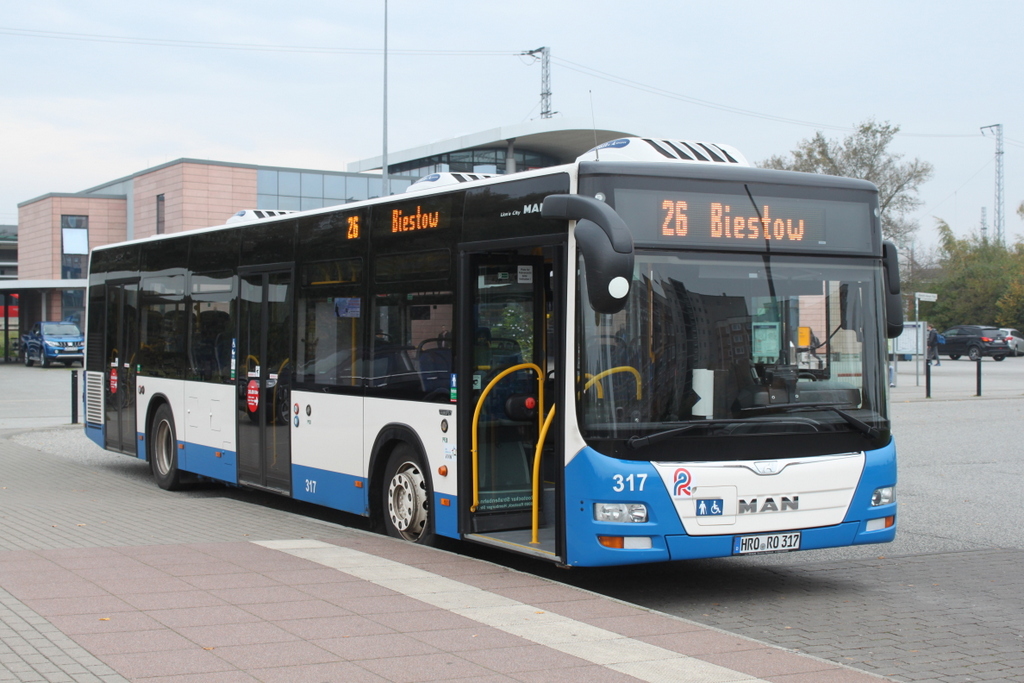 MAN Niederflurbus 3.Generation(Lion's City)als Linie 26 von Rostock Hauptbahnhof/Süd nach Biestow stand am Nachmittag des 20.10.2017 vor dem Rostocker Hbf.