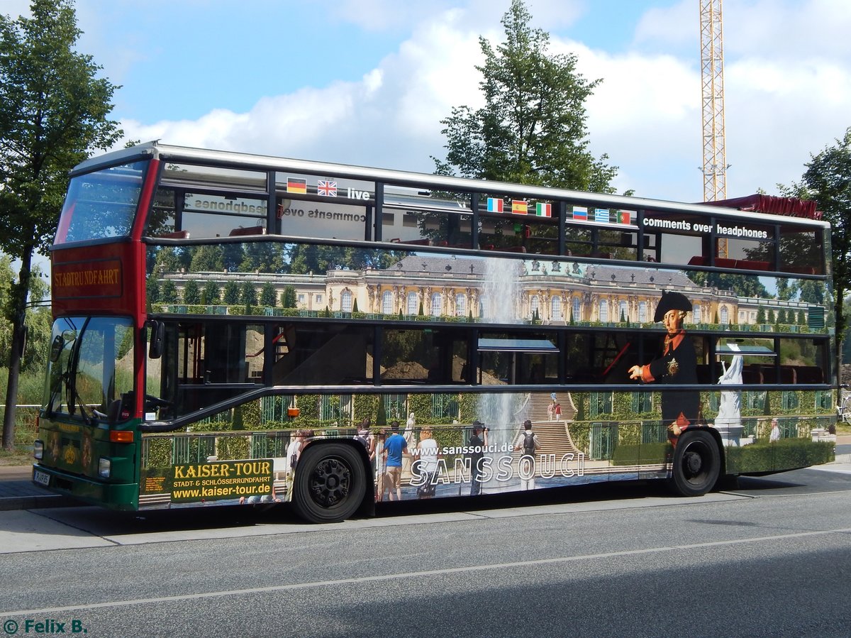 MAN SD 202 von Kaiser-Tour aus Deutschland in Potsdam am 24.08.2015