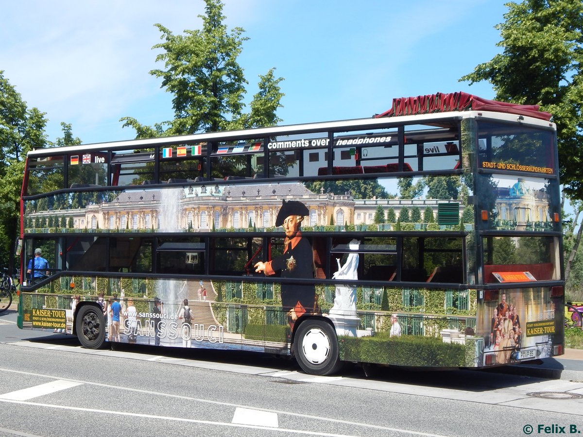 MAN SD 202 von Kaiser-Tour aus Deutschland in Potsdam am 07.06.2016