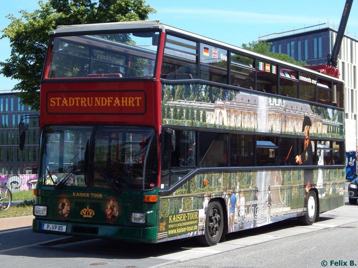 MAN SD 202 von Kaiser-Tour aus Deutschland in Potsdam am 07.06.2016